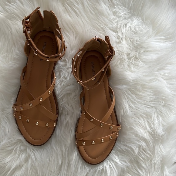 🆕 NWOT Maurice’s tan & gold gladiator sandals Womens size 7 - Picture 2 of 6